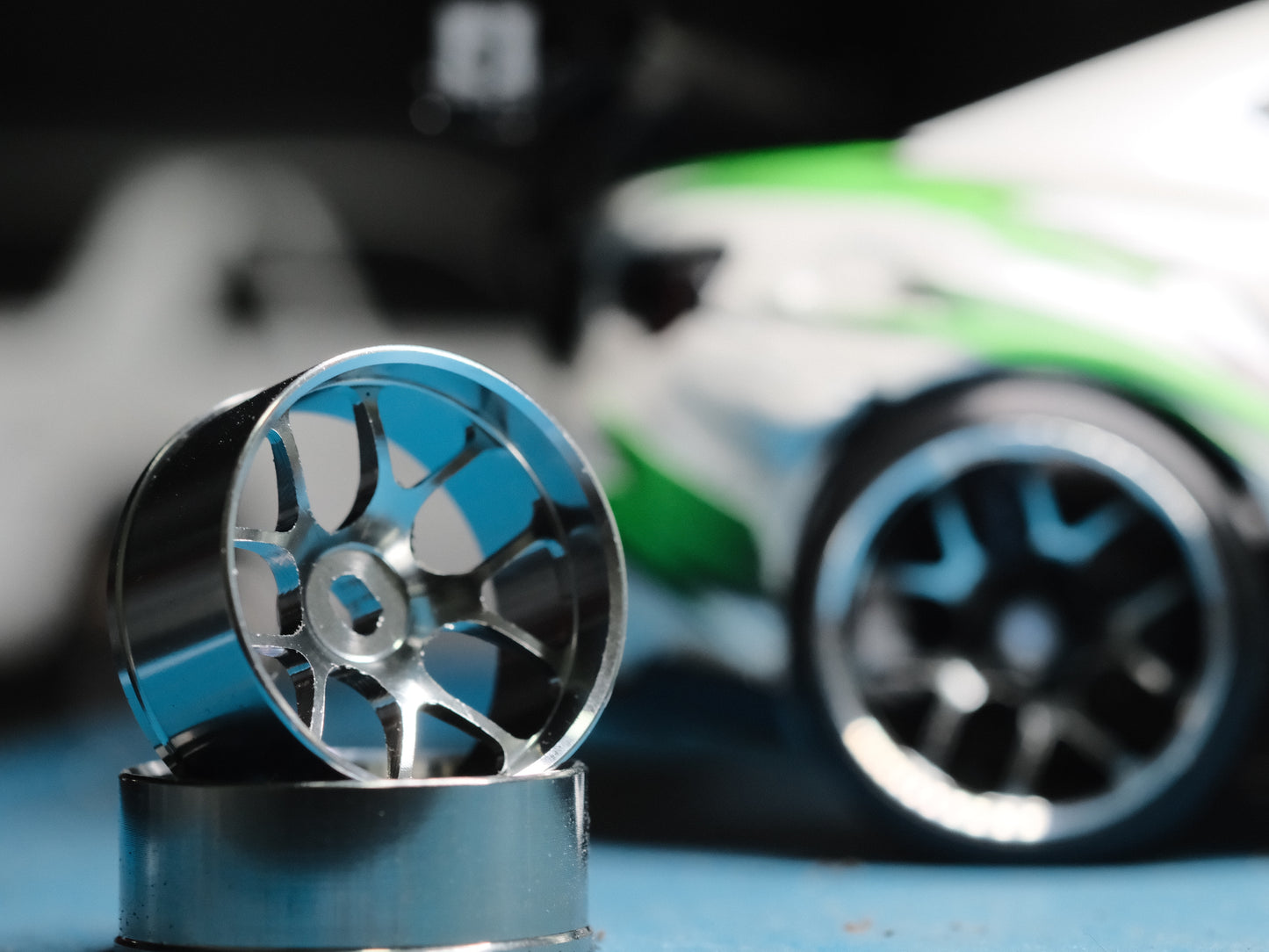 22.5mm RWD Chrome alloy wheels and tyres