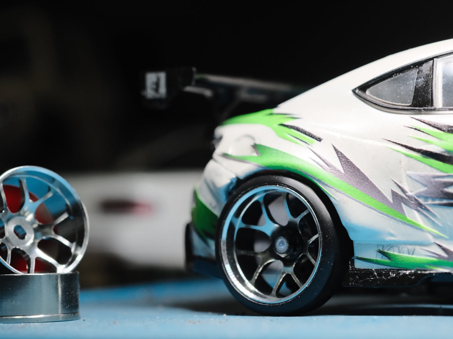 22.5mm RWD Chrome alloy wheels and tyres