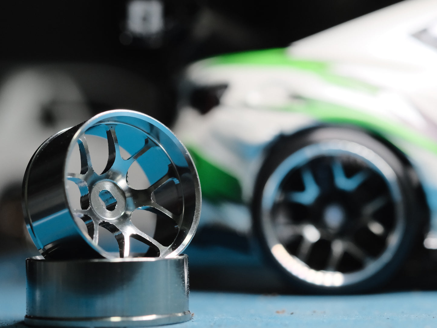 22.5mm RWD Chrome alloy wheels and tyres
