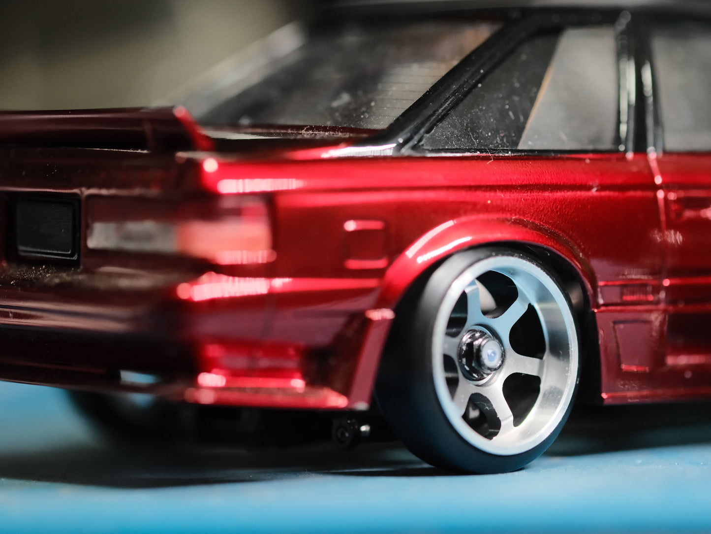 22.5mm RWD 6 spoke semigloss wheels and tyres